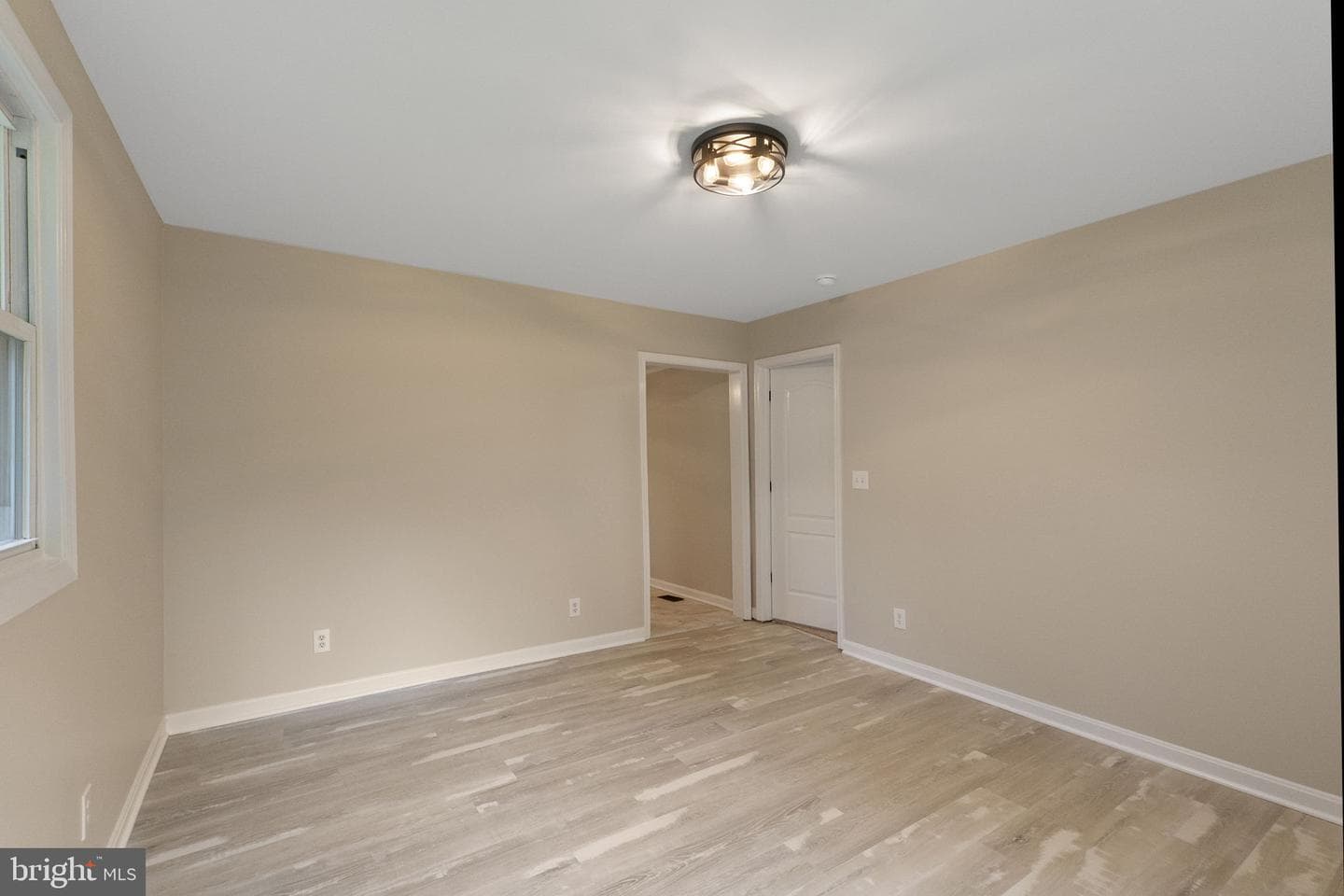 33 Bond Avenue photo 24