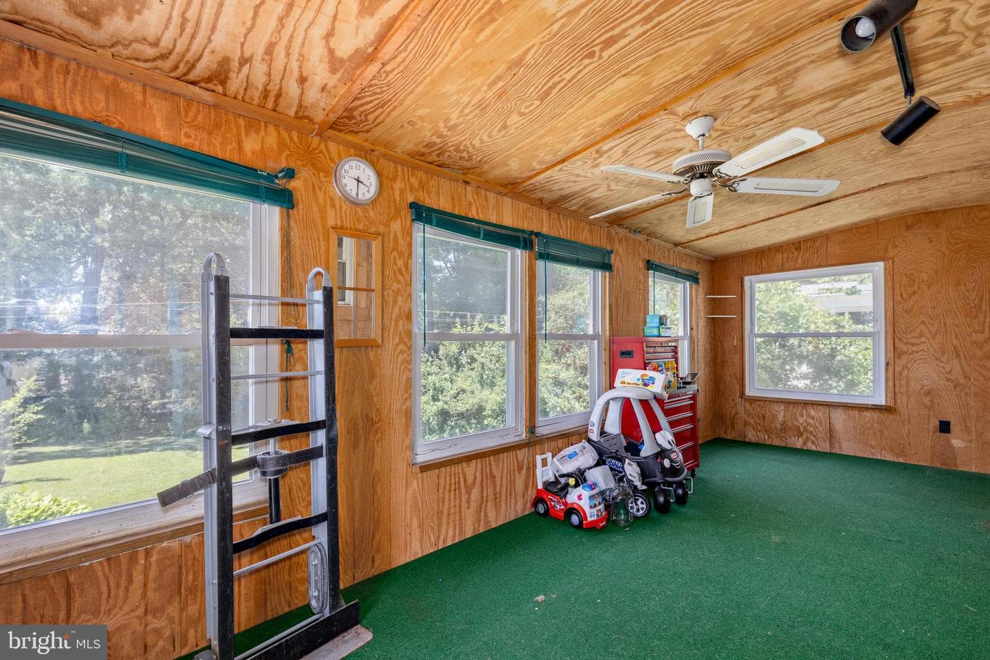 6426 Sherwood Road photo 32