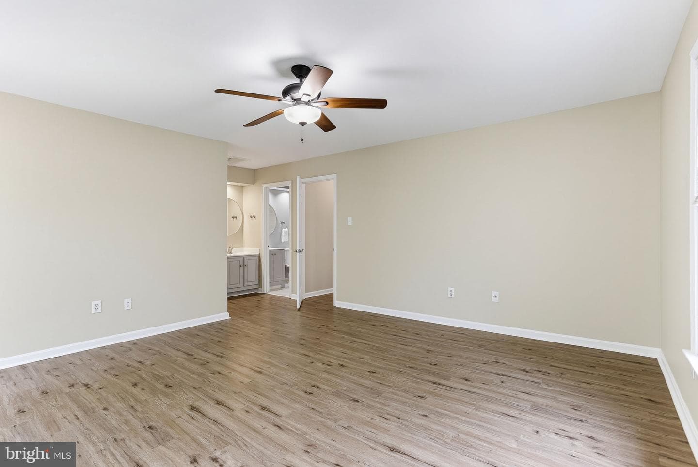42 Rhodes Pl photo 12