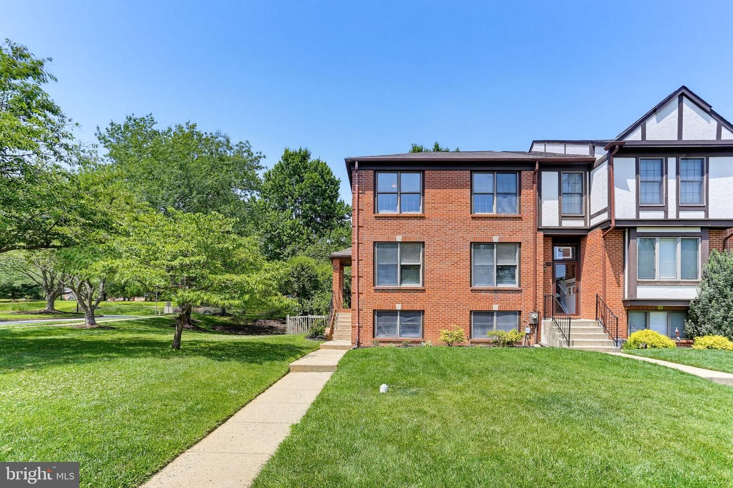 42 Rhodes Pl photo 33