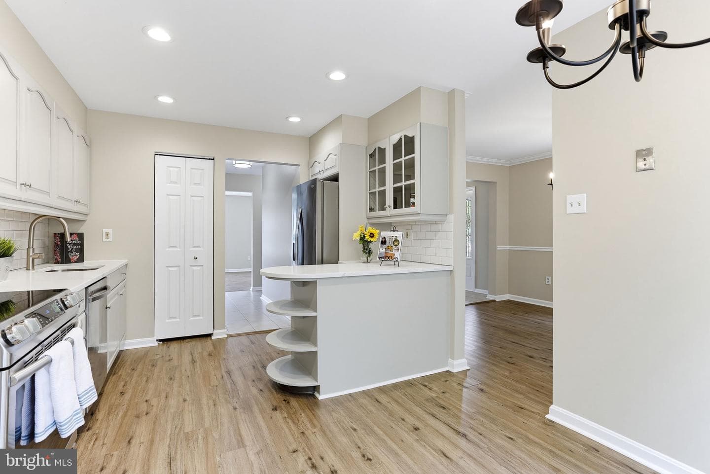 42 Rhodes Pl photo 6