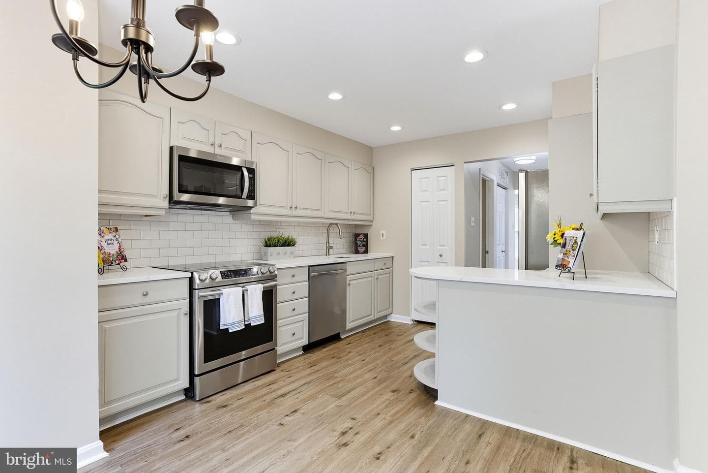 42 Rhodes Pl photo 7