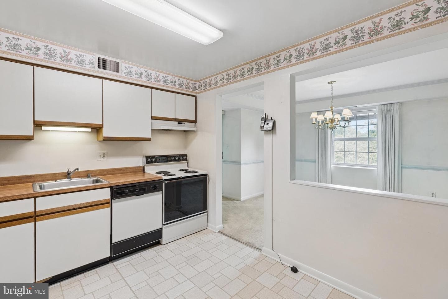 1 Lucan Court #301 photo 16