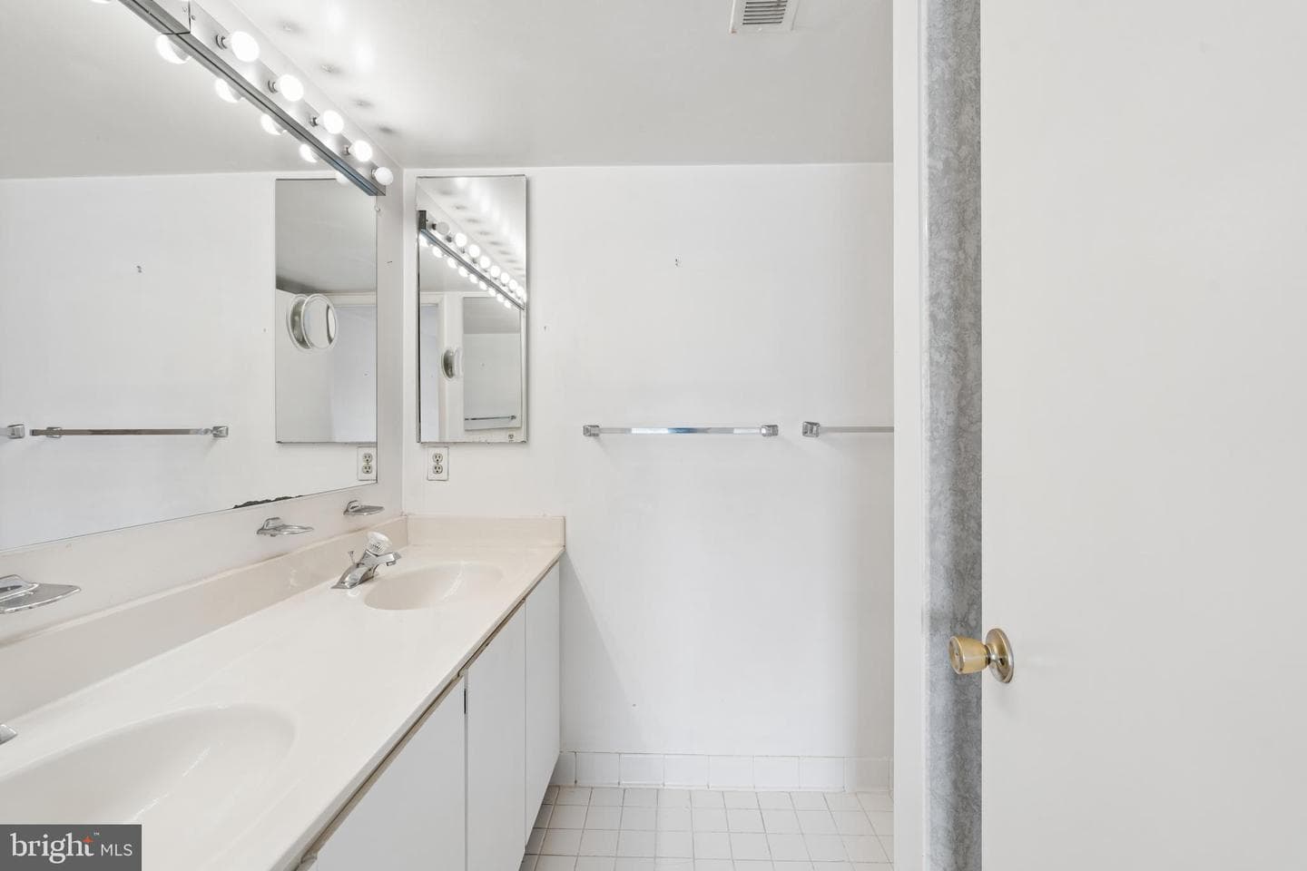 1 Lucan Court #301 photo 22
