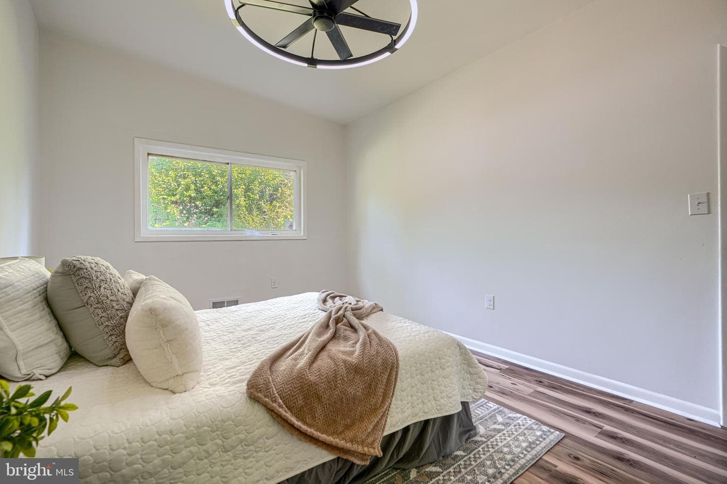 6821 Barnett Road photo 17