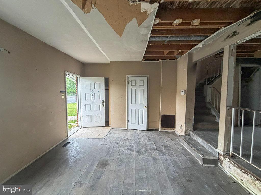 2039 Wintergreen Place photo 4