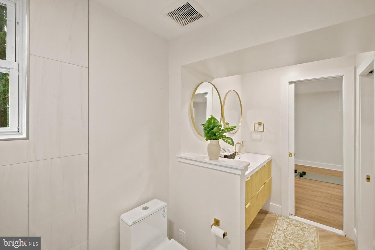 700 Hilton Avenue photo 27