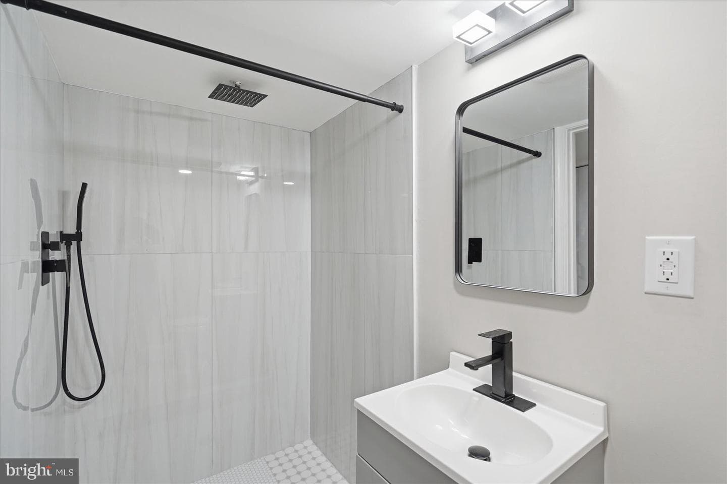 825 Martin Road photo 32