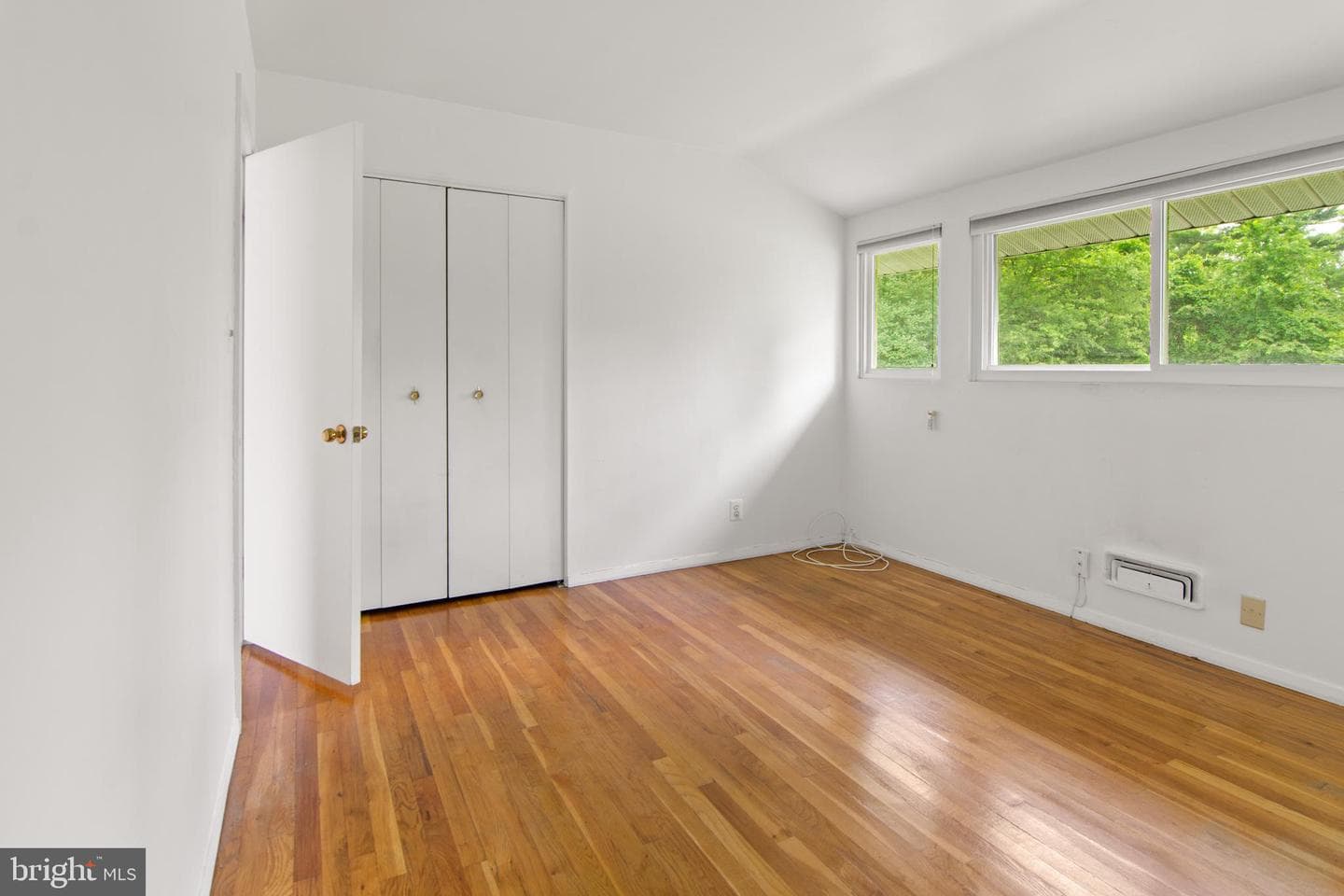 7905 Winterset Avenue photo 10