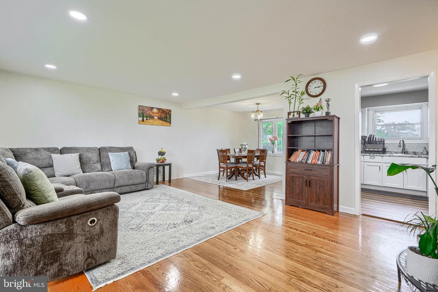 9405 Thornewood Court photo 4
