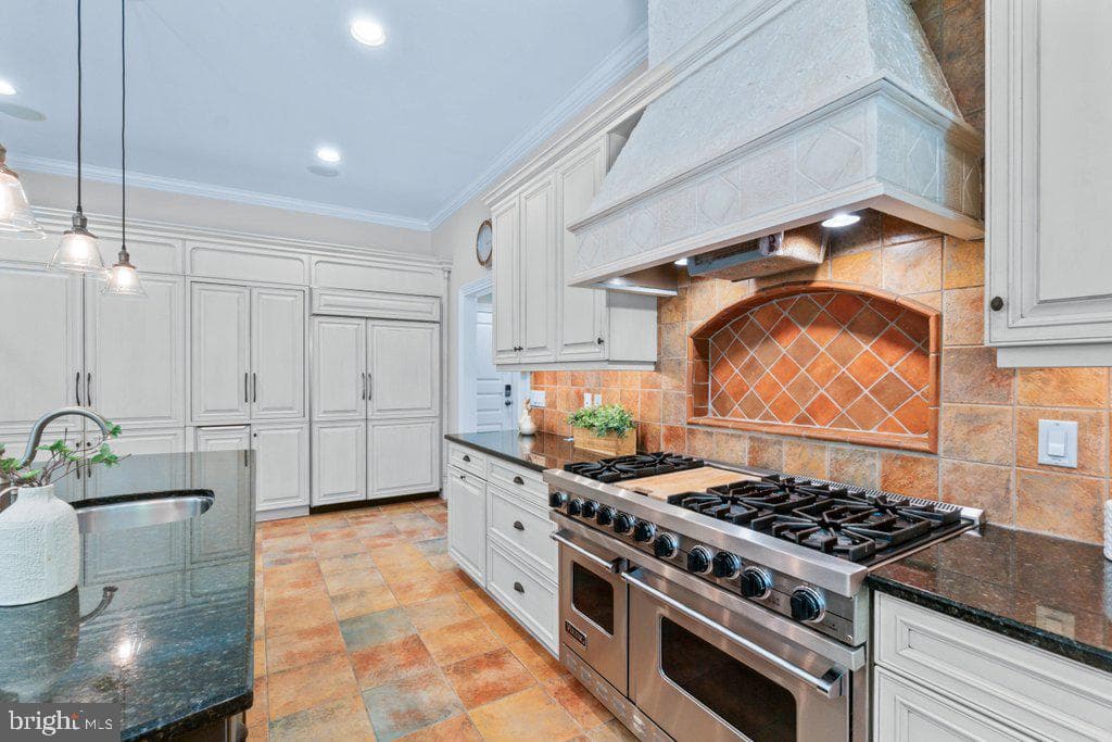 2605 Chestnut Woods Court photo 8