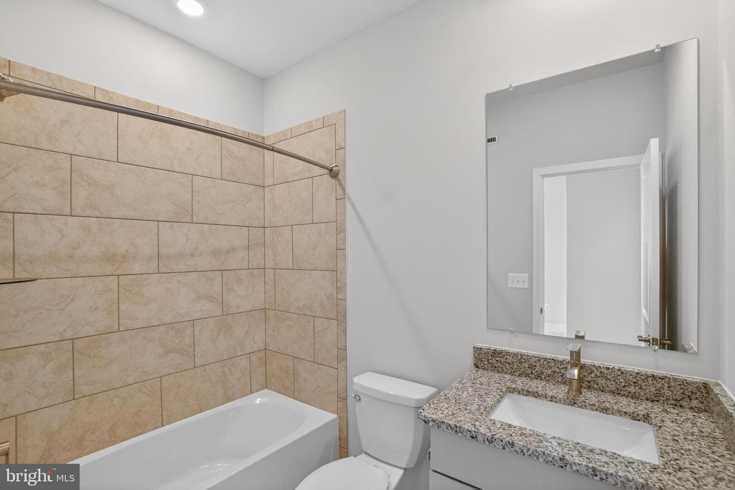 504 Willowshire Street photo 14