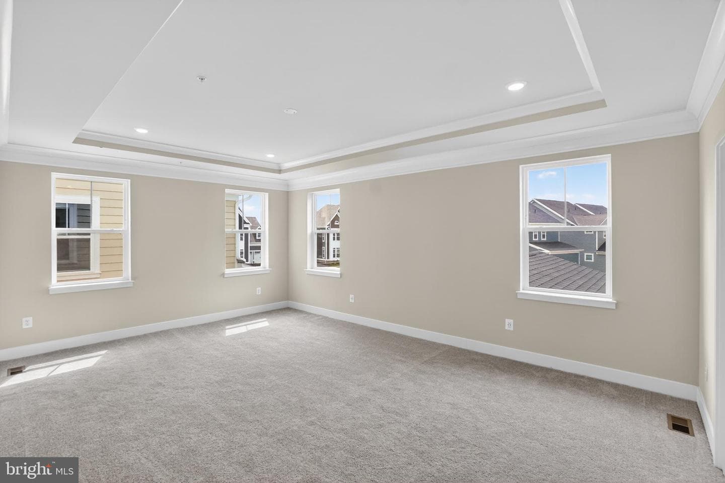 504 Willowshire Street photo 6