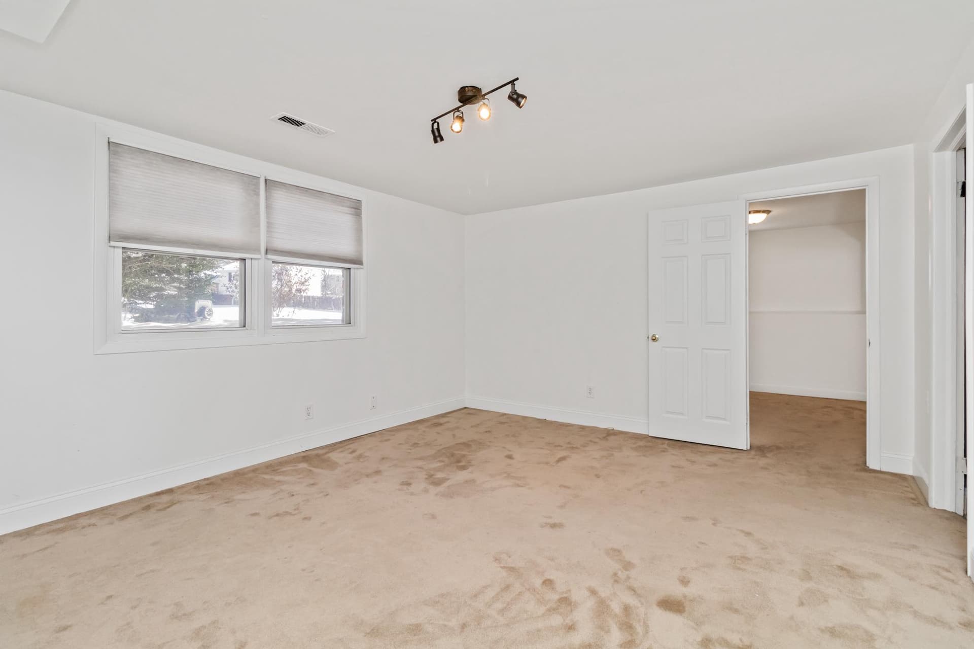 7206 N Charles Street N photo 46
