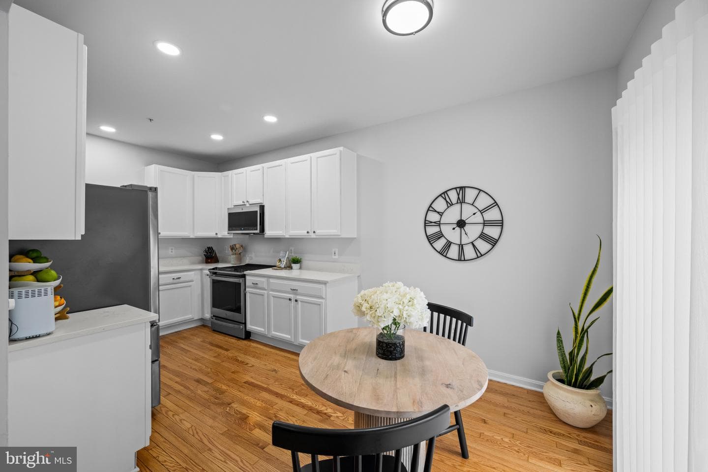220 Persimmon Circle photo 8