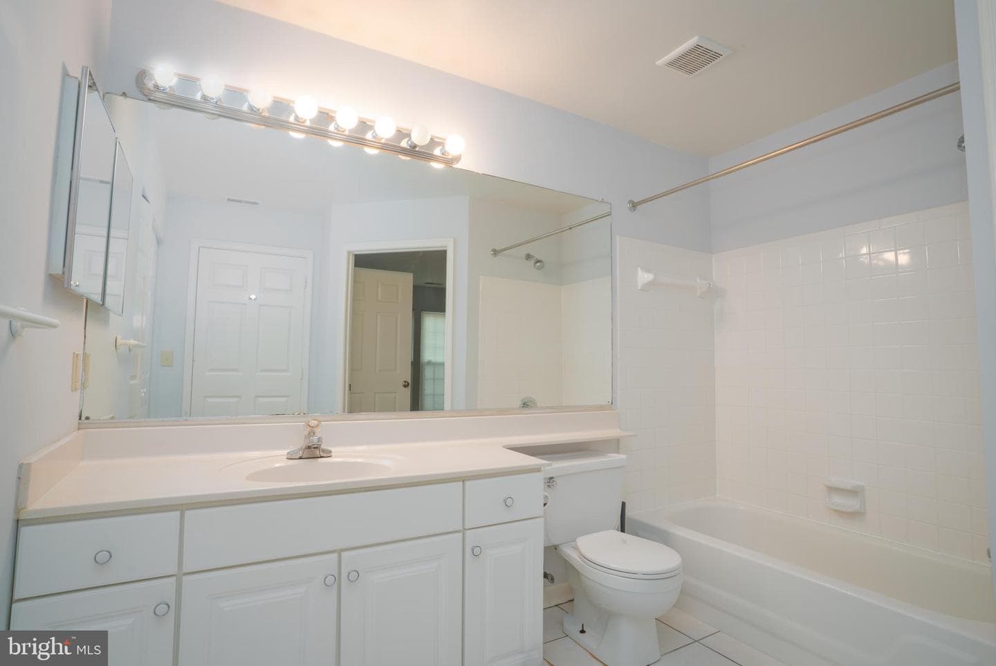 4401 Silverbrook Ln # B101 photo 12