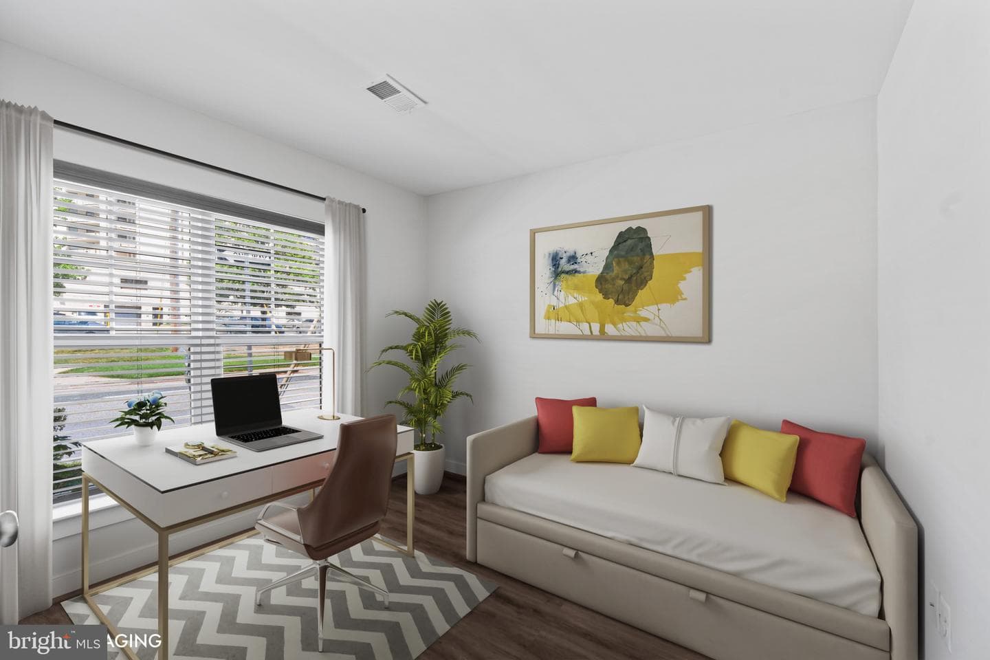 220 E Pennsylvania Avenue photo 5