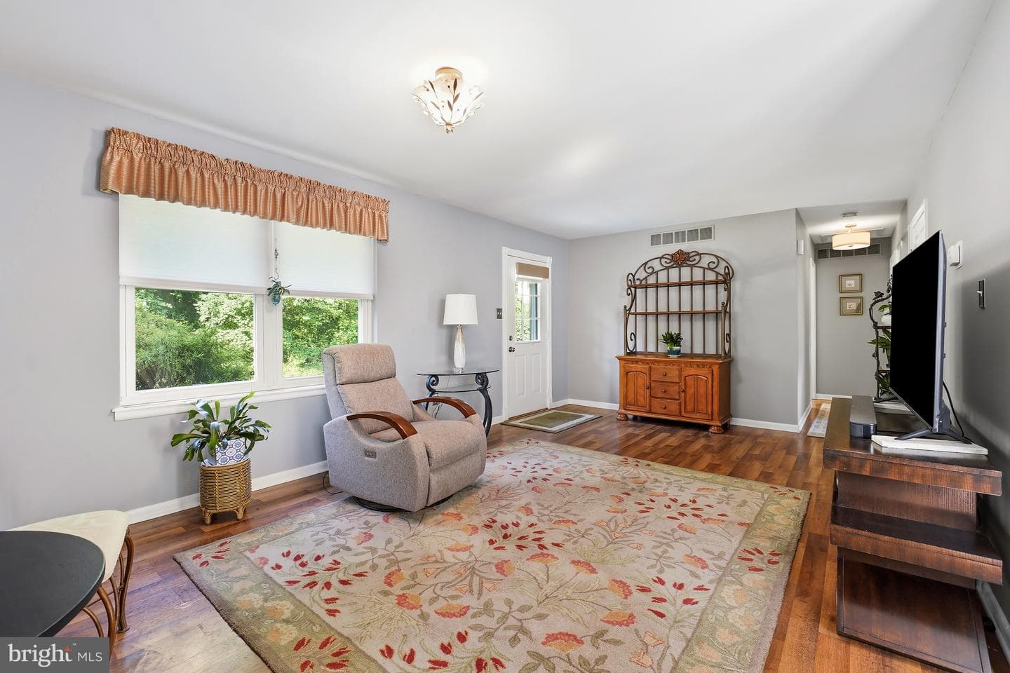 1721 Willis Drive photo 4