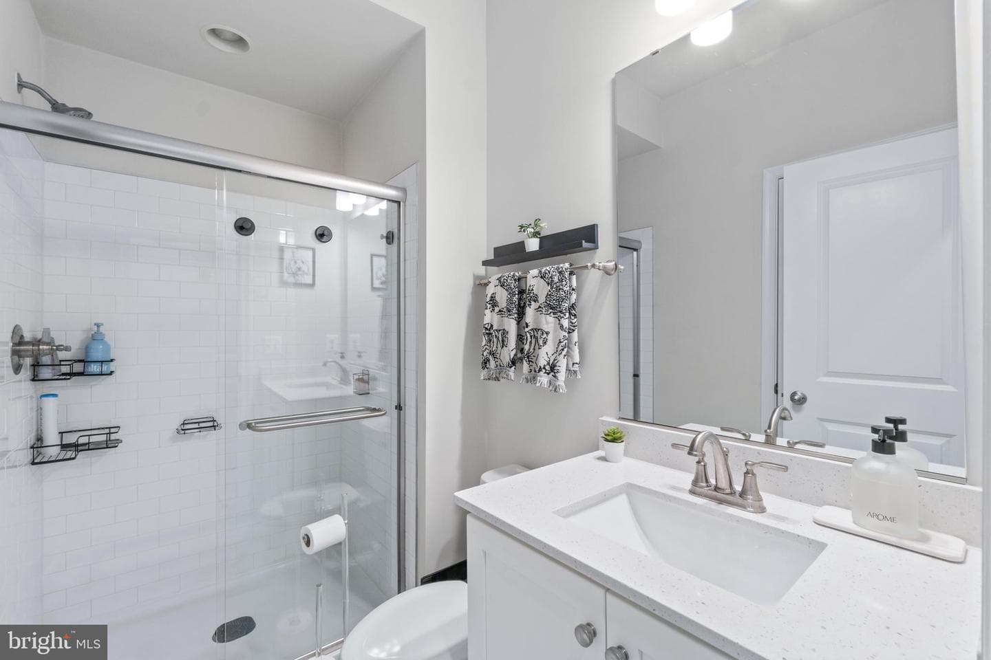 611 Ladywell Street photo 36