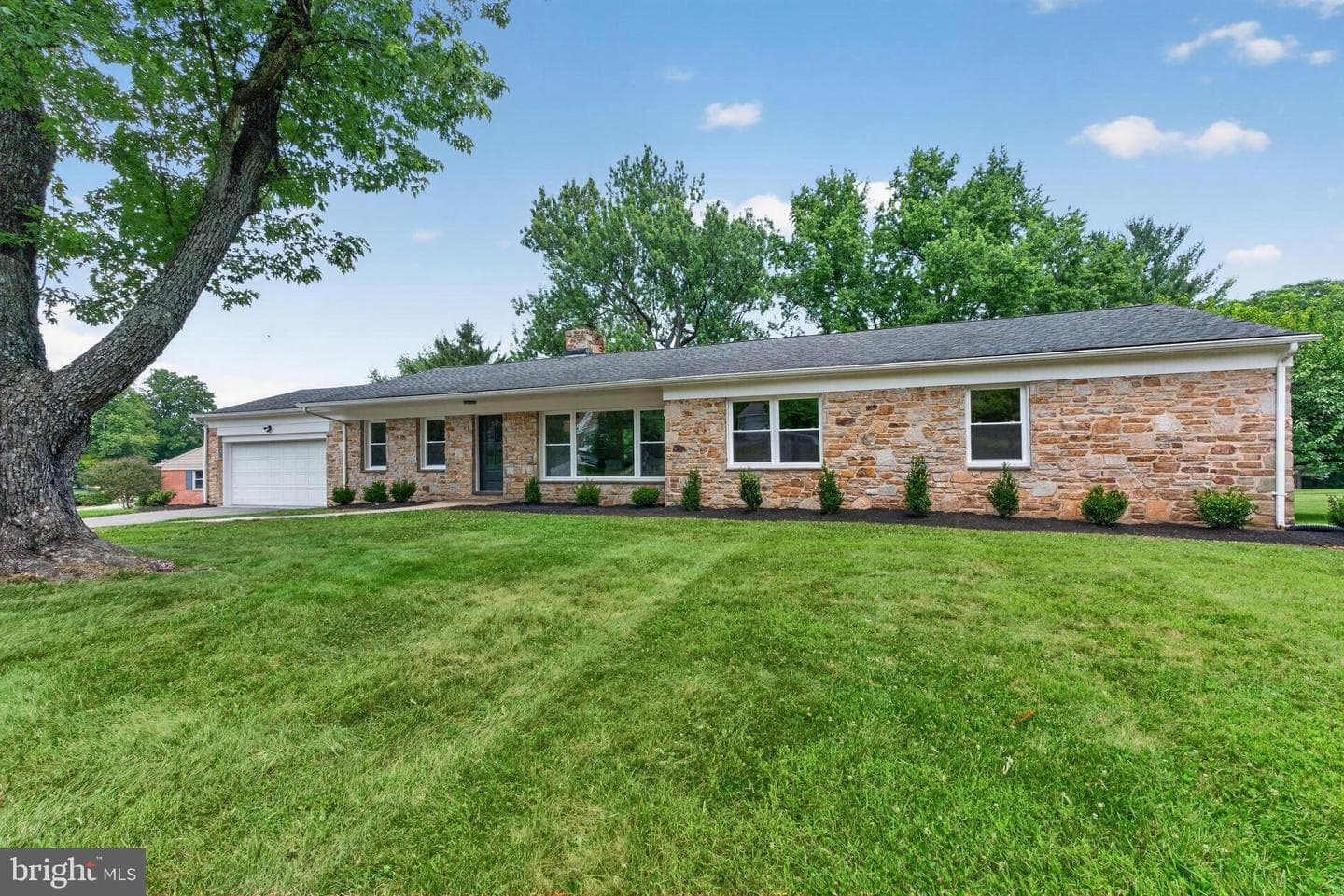 1127 Gypsy Lane W photo 3