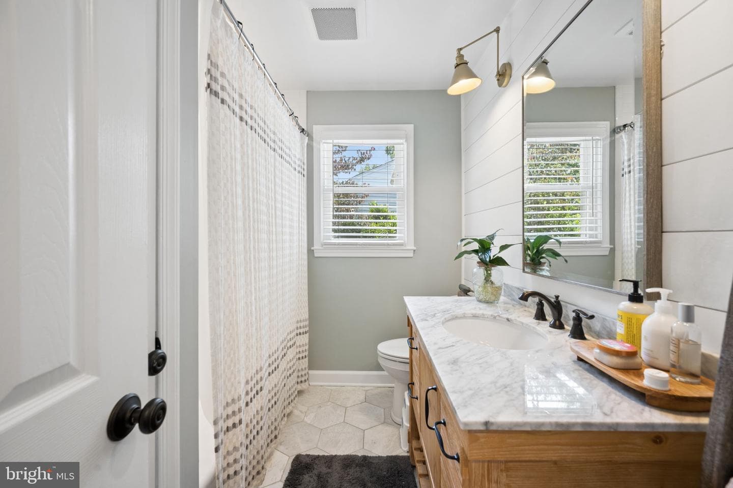 2015 Devere Lane photo 29