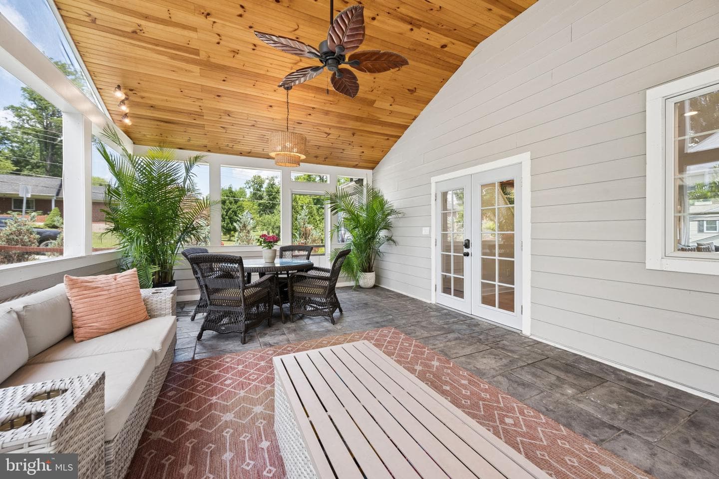 2015 Devere Lane photo 42