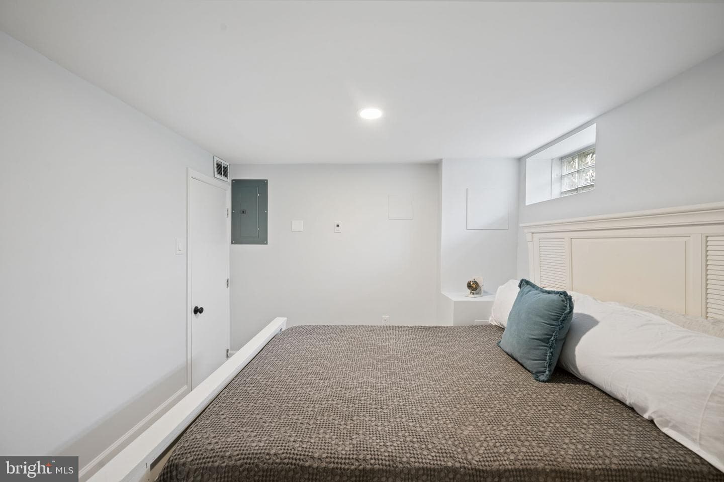 2015 Devere Lane photo 46