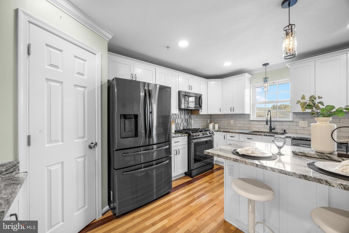 9406 Georgian Way photo 9