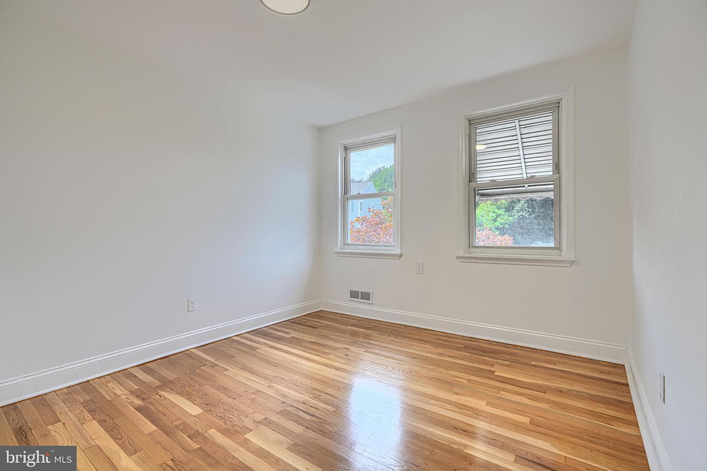 5 Cardinal Road photo 29