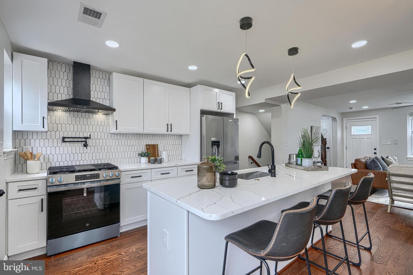 260 Ridge Avenue photo 14