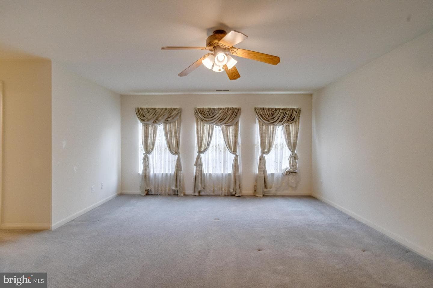 221 Seamaster Road photo 35