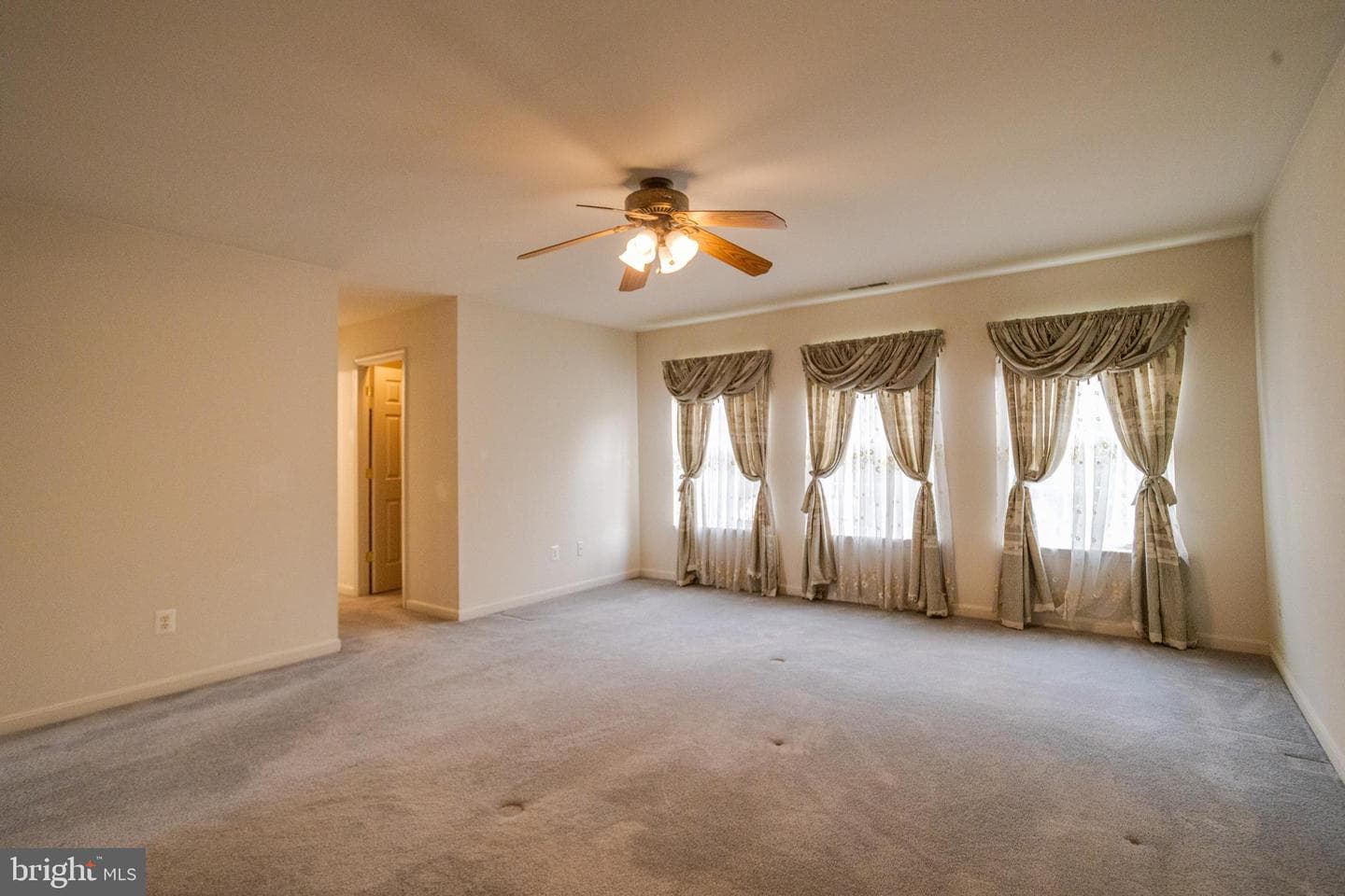 221 Seamaster Road photo 38