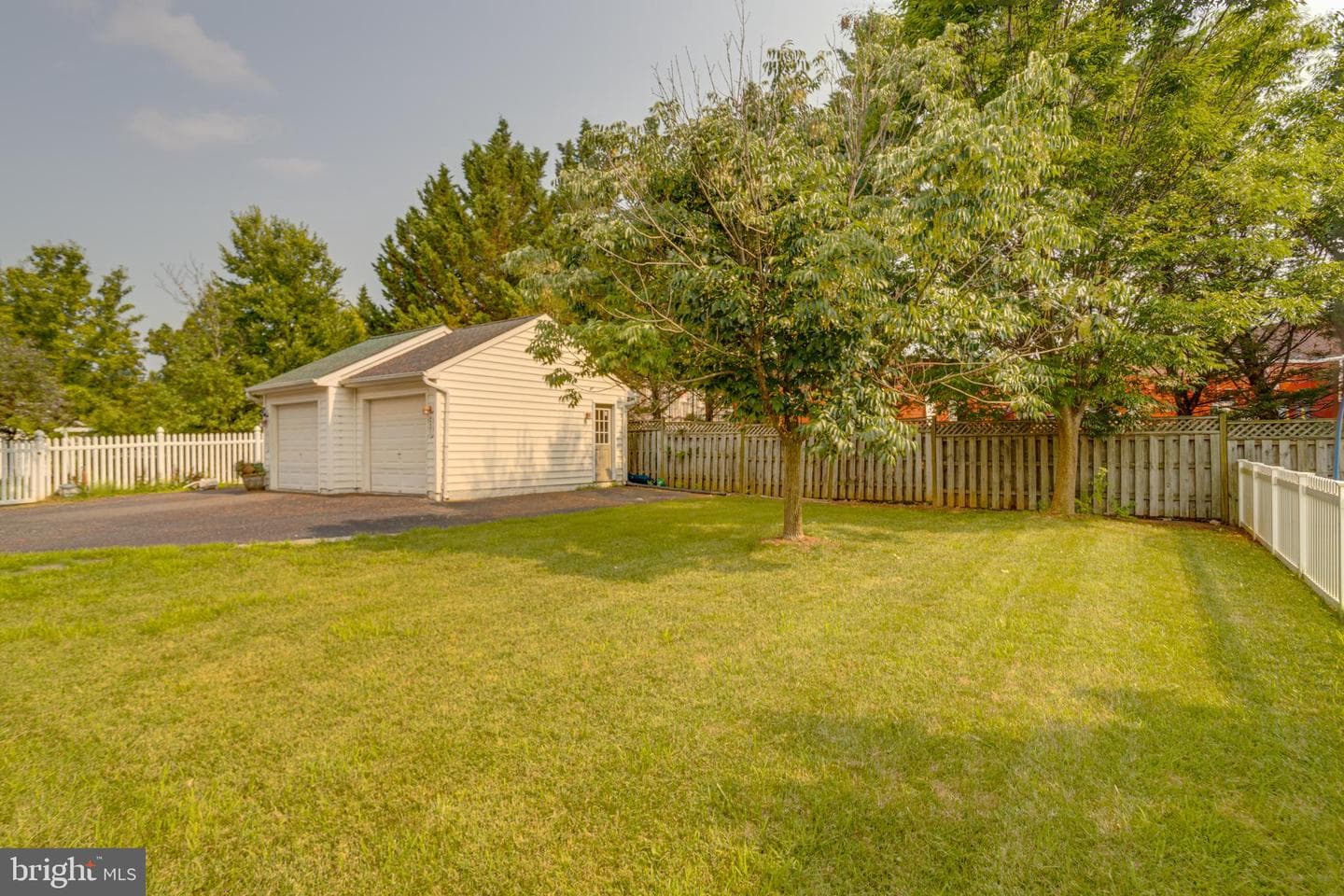 221 Seamaster Road photo 65