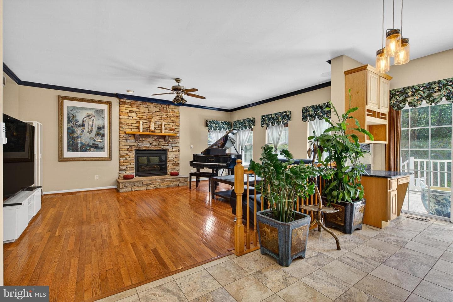 5076 Springhouse Circle photo 9