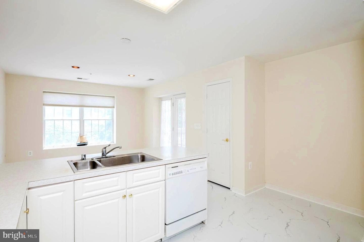 620 Straffan Drive #302 photo 14