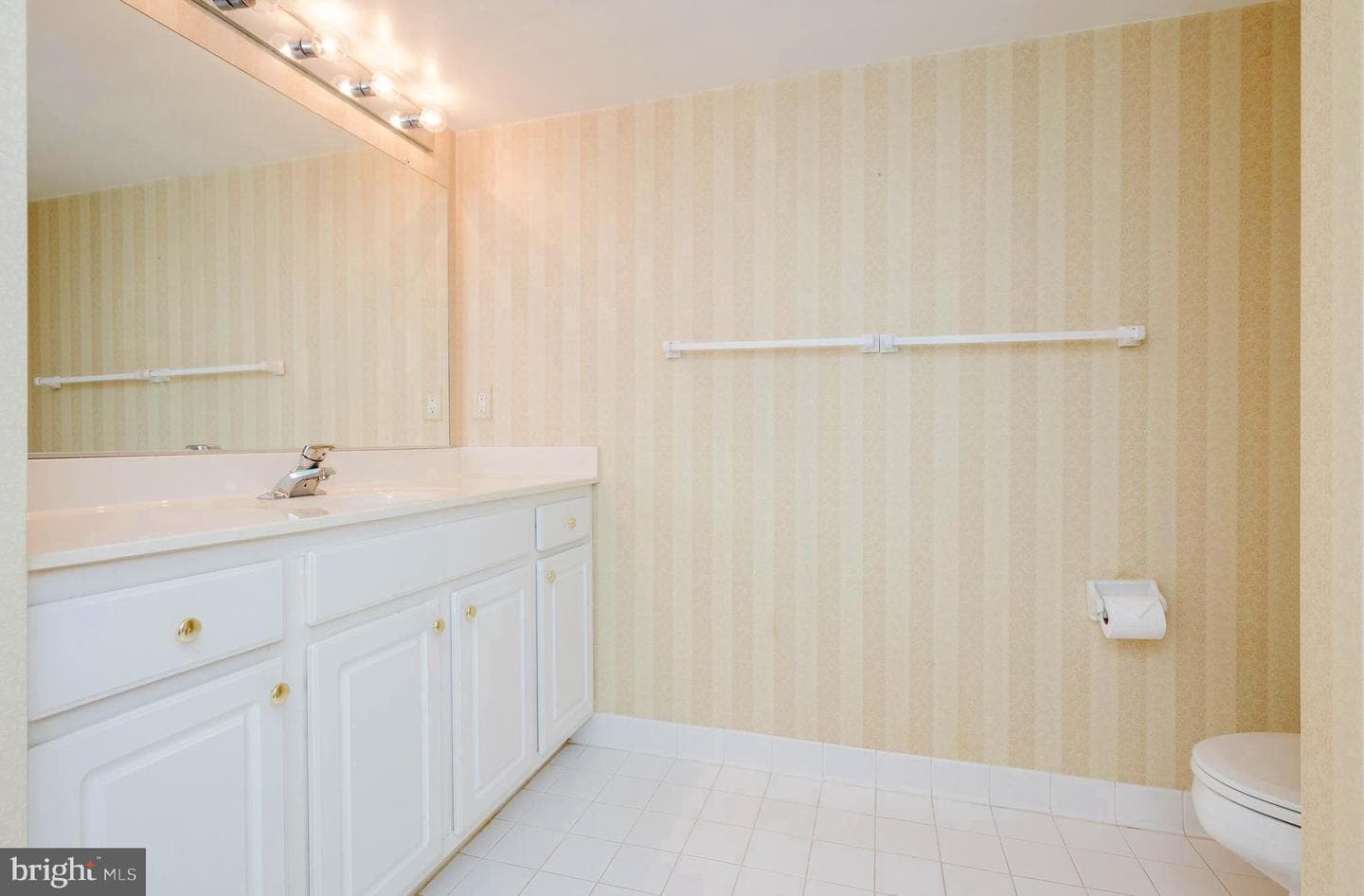 620 Straffan Drive #302 photo 29