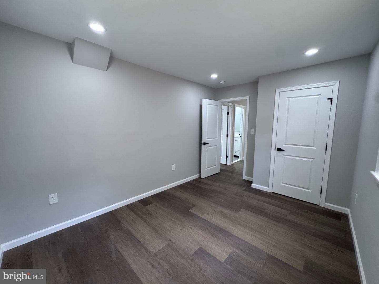 5612 Saint Marys Street photo 17