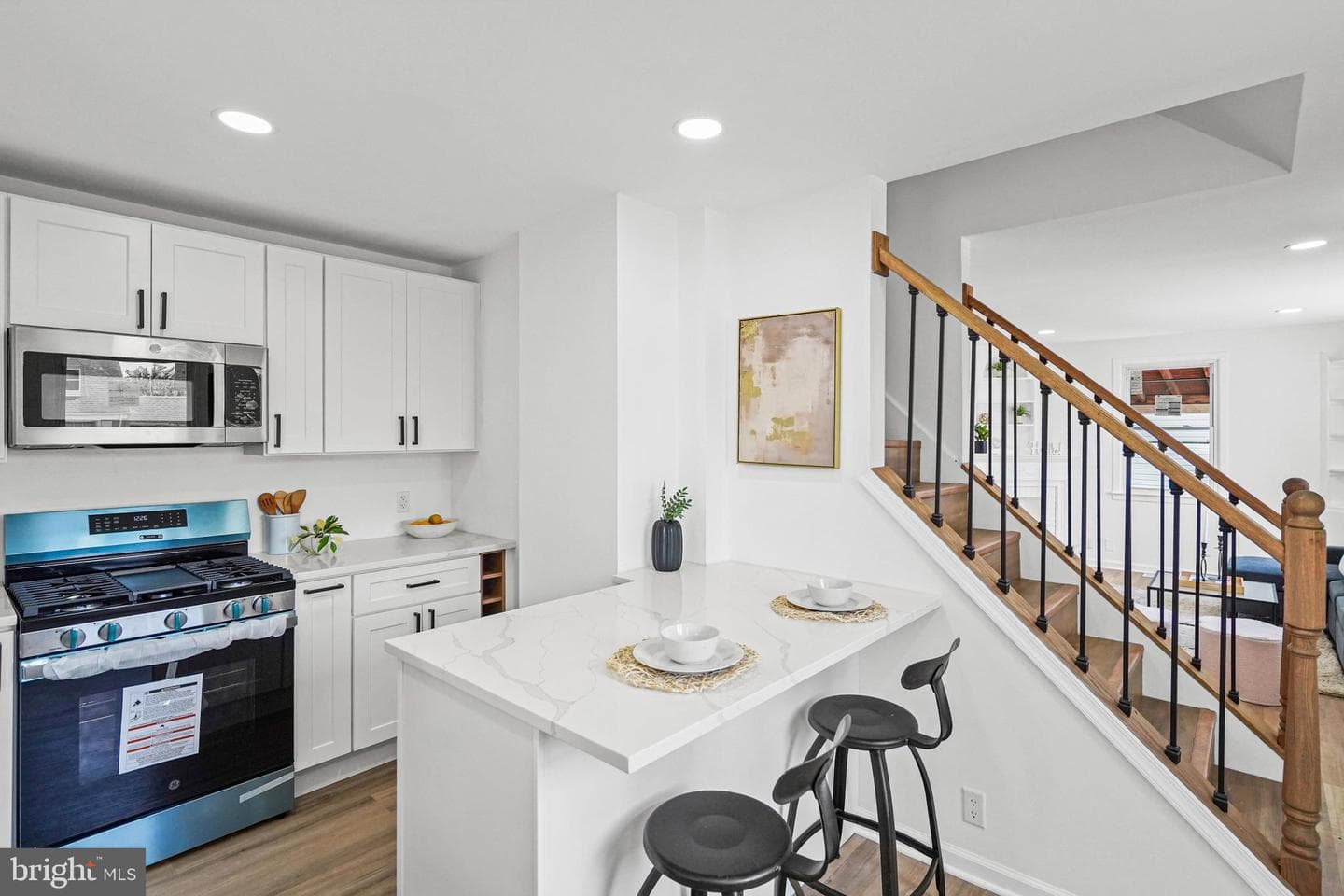 8226 Watersedge Road photo 4