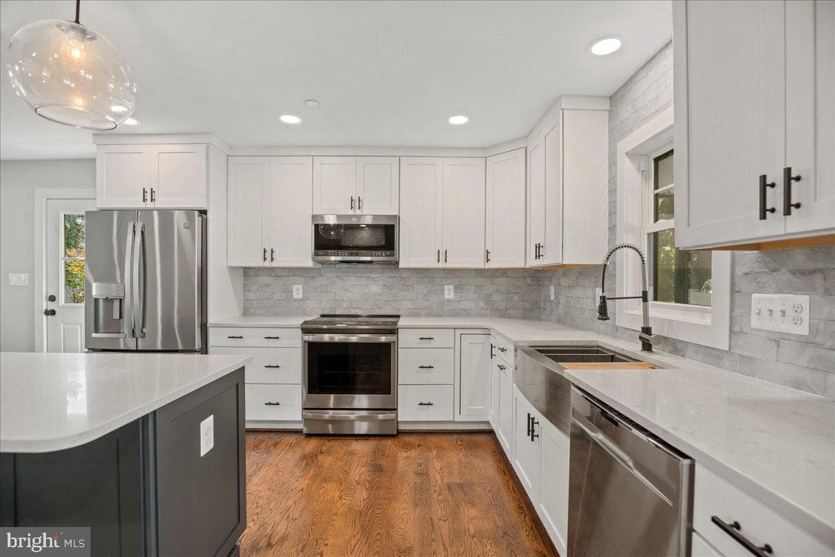 206 Point Lane photo 9