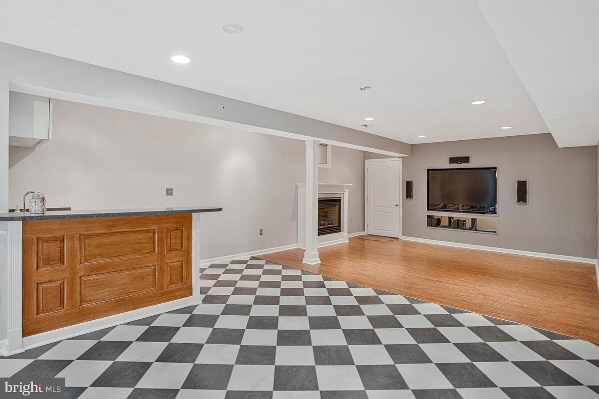2425 Woodland Court photo 3