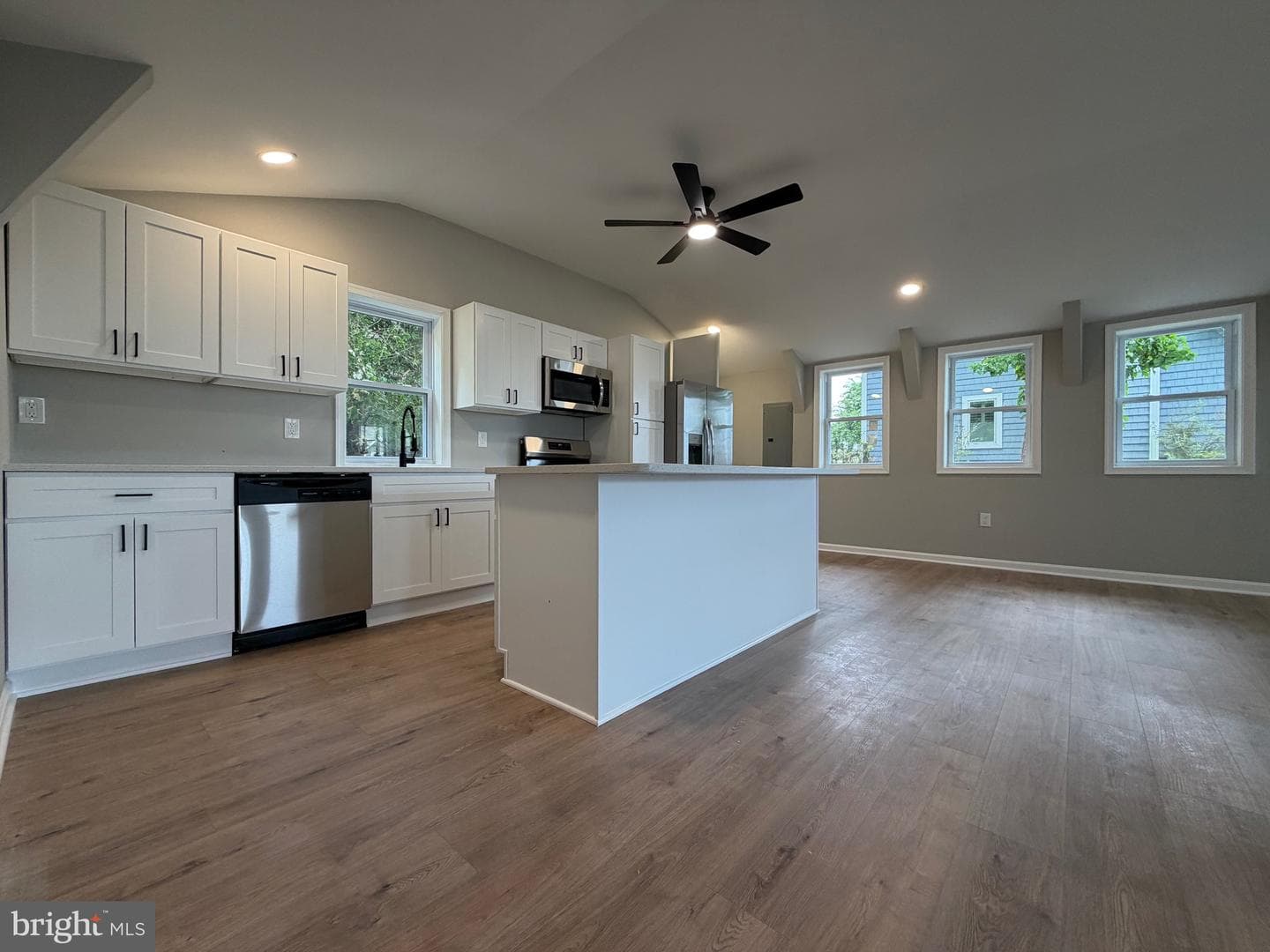 6045 Bayview Road photo 6