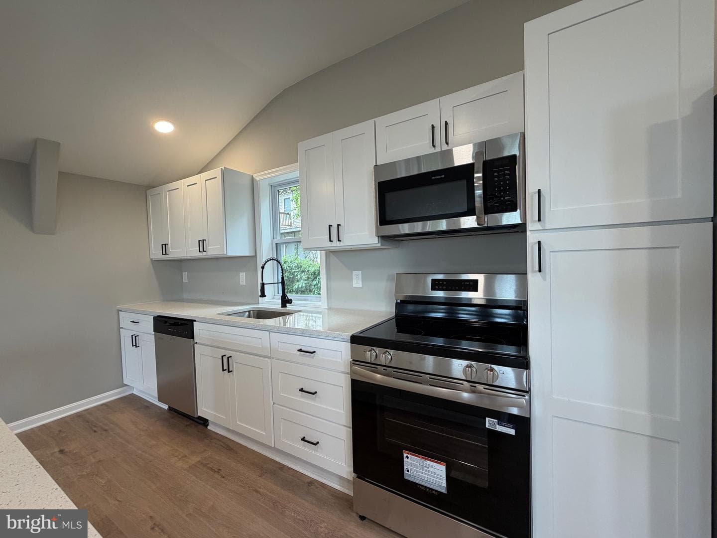 6045 Bayview Road photo 7