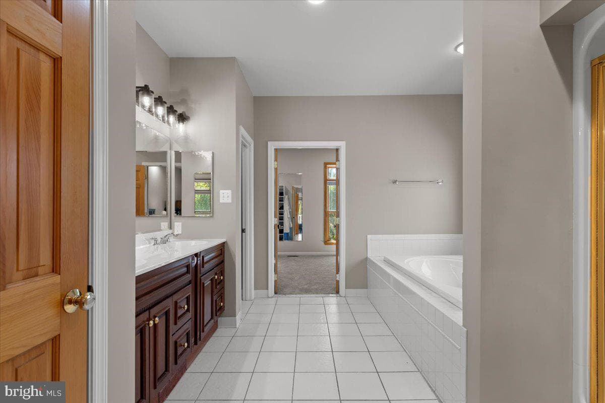 9345 Baker Street photo 35