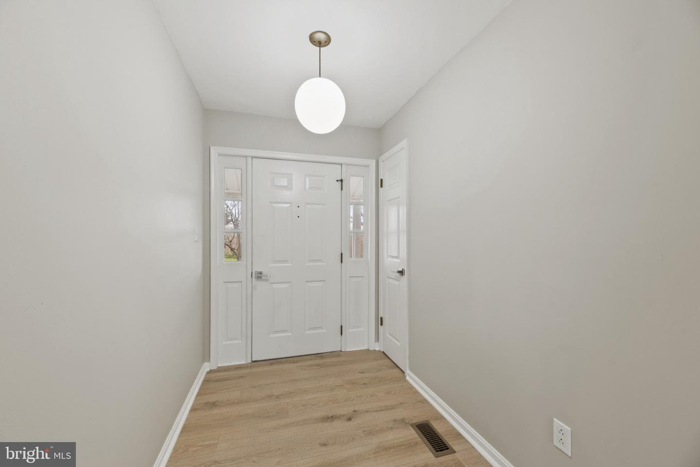 9947 Boyds Turn Road photo 4