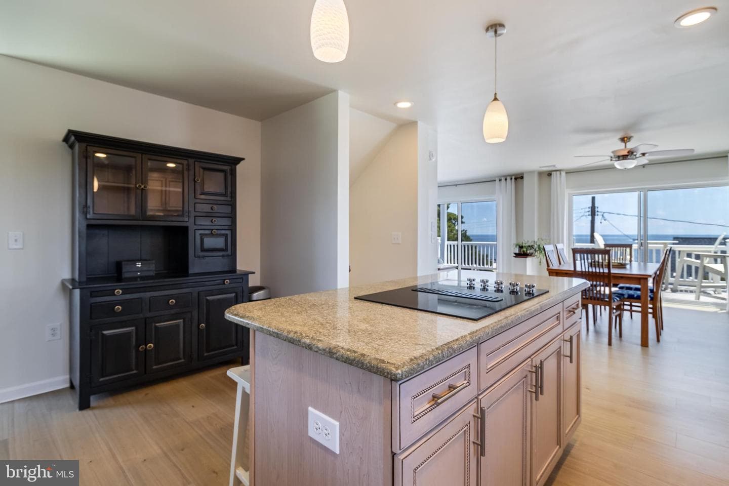 2818 Beach Drive photo 14