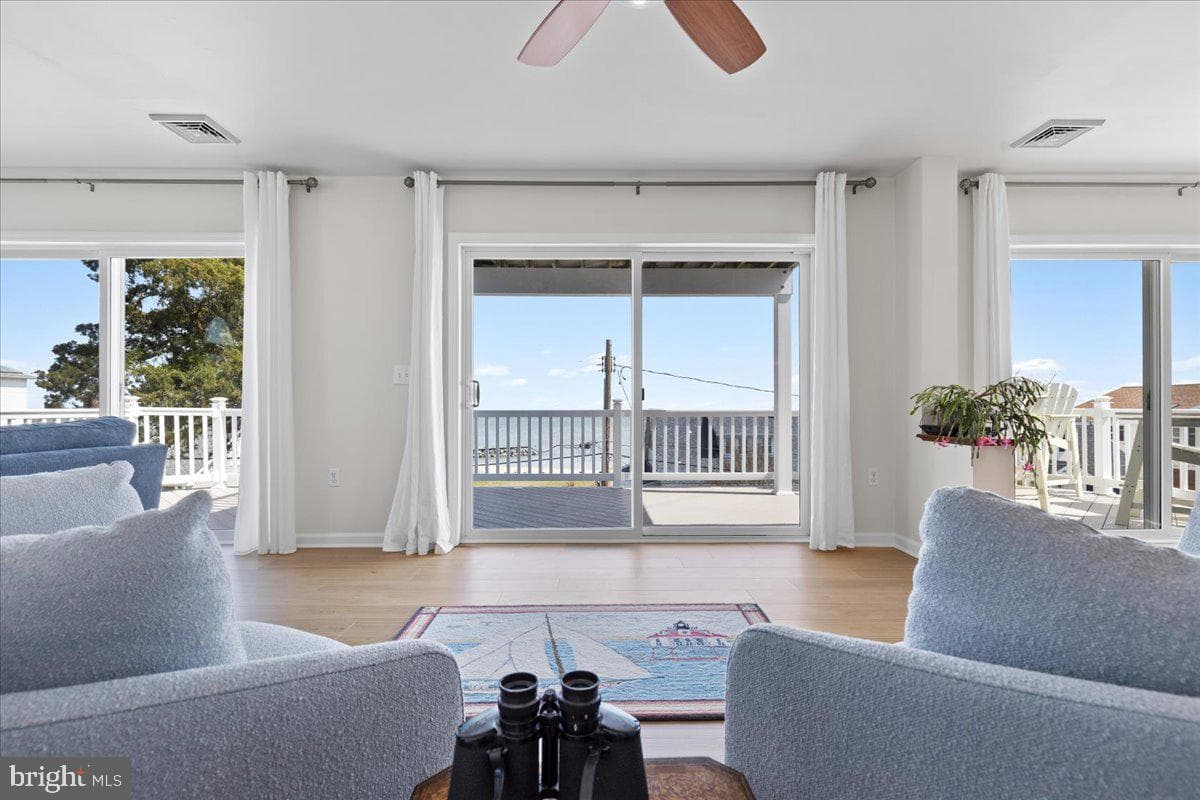 2818 Beach Drive photo 19