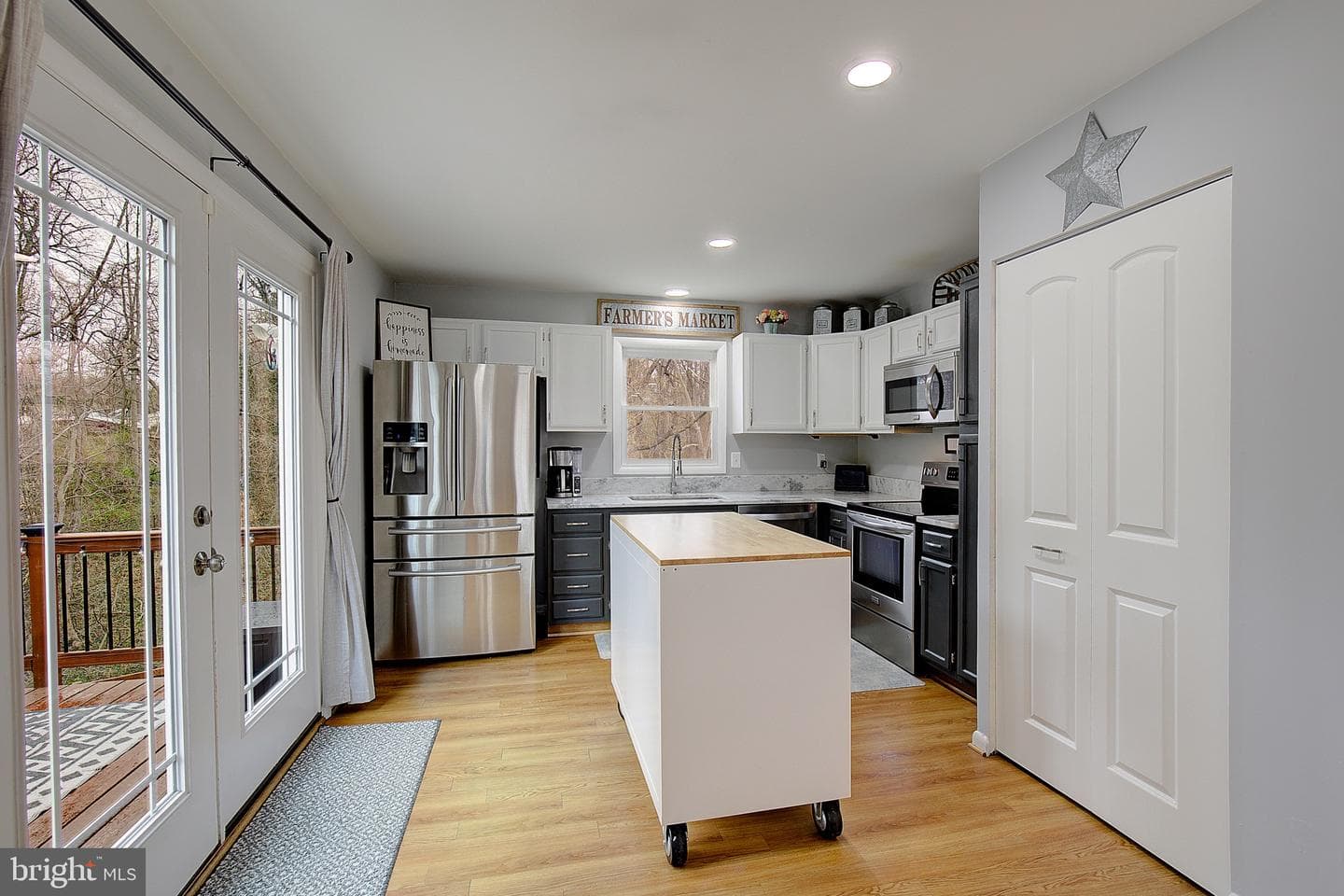 2819 Glasgow Way photo 10