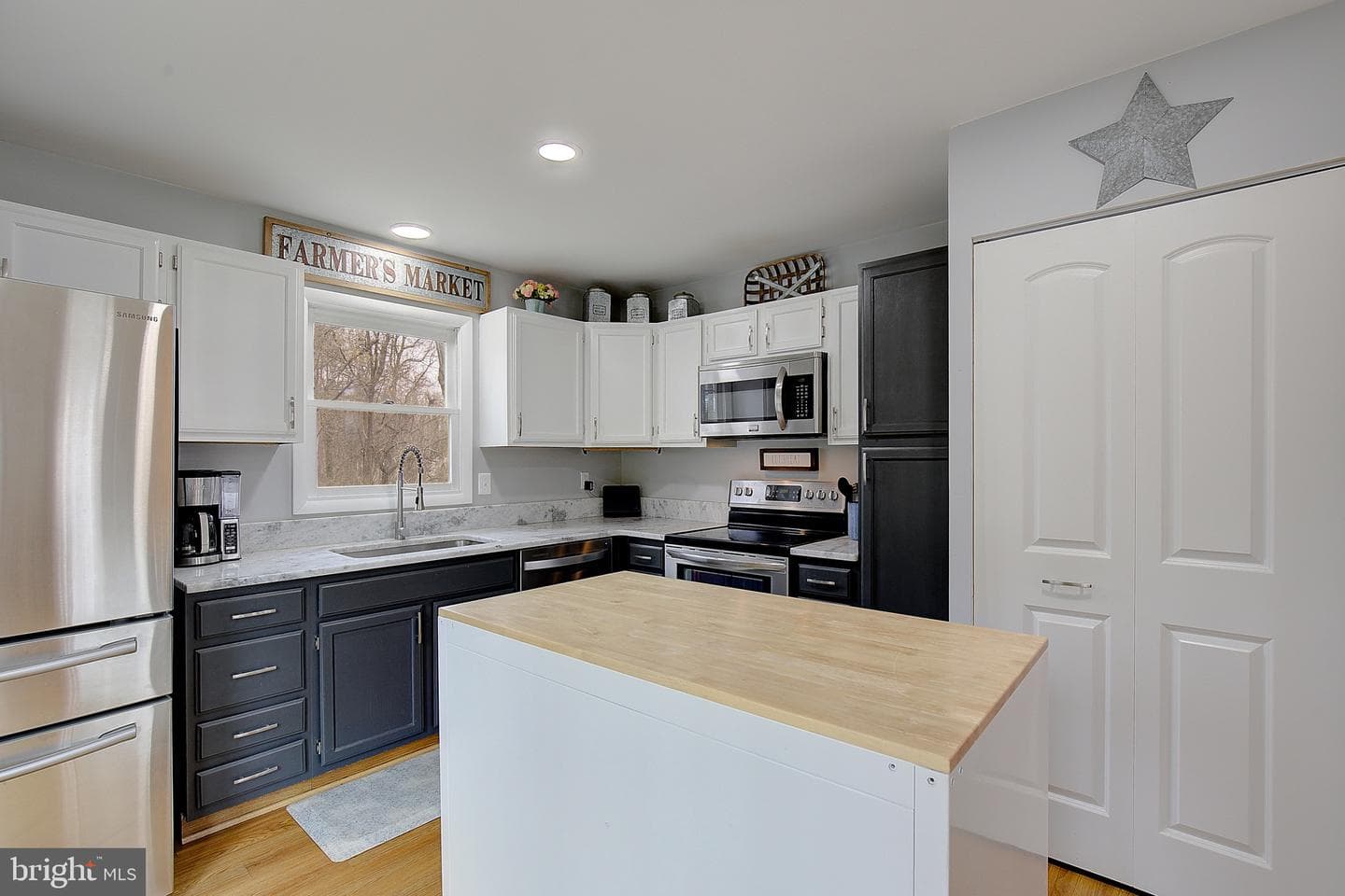 2819 Glasgow Way photo 12