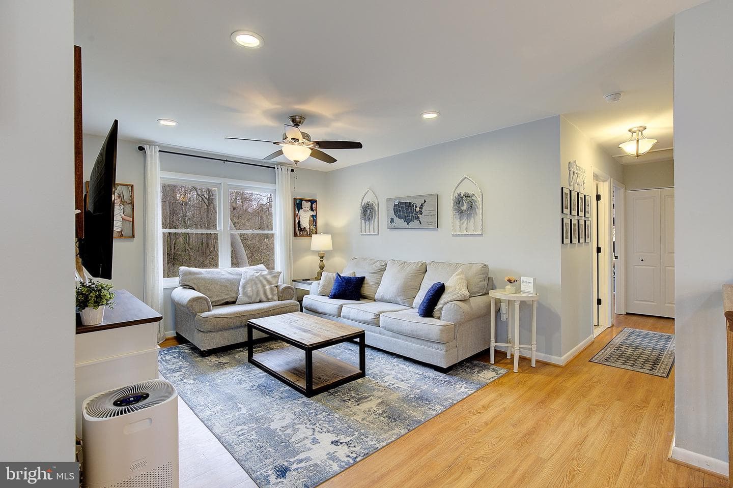 2819 Glasgow Way photo 2