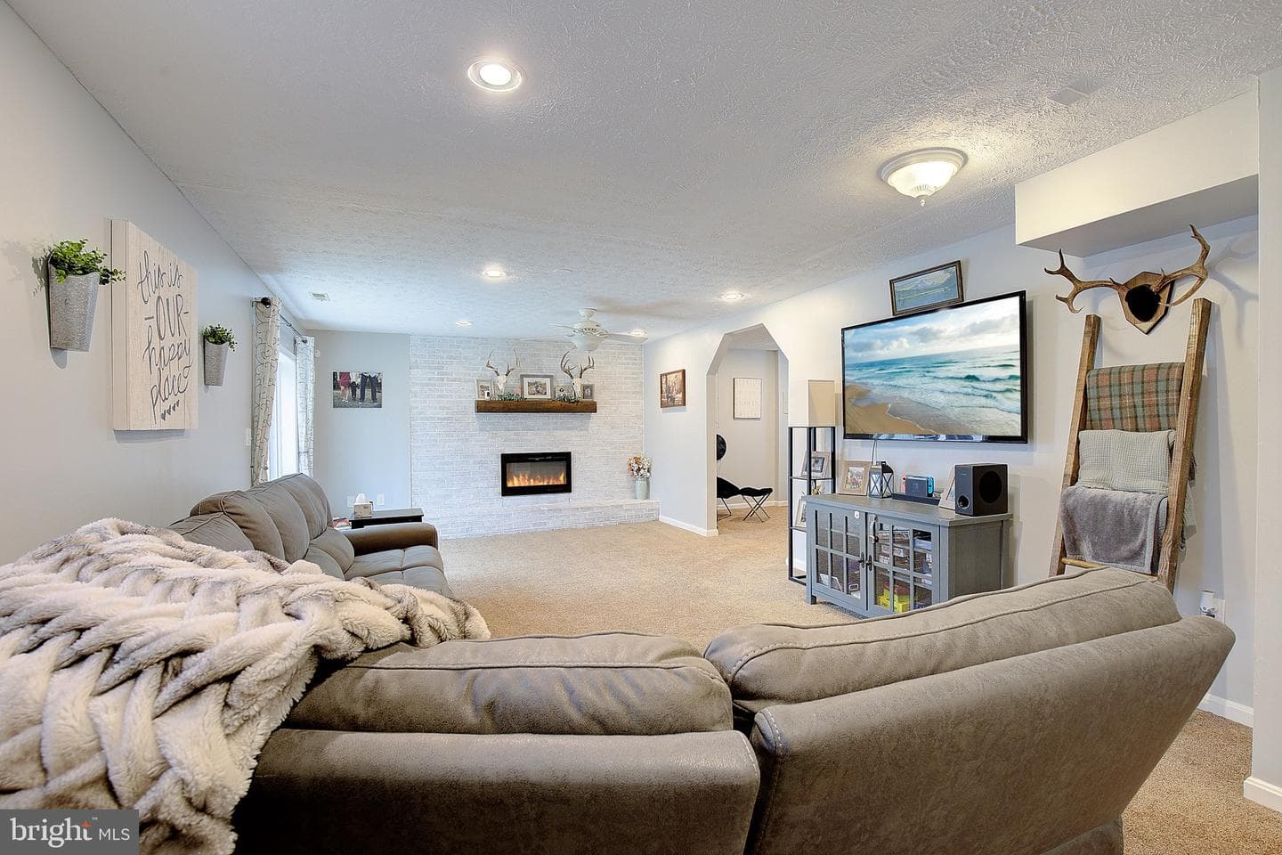 2819 Glasgow Way photo 25